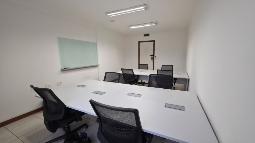 Sala privativa para até 8 pessoas no BClub Coworking